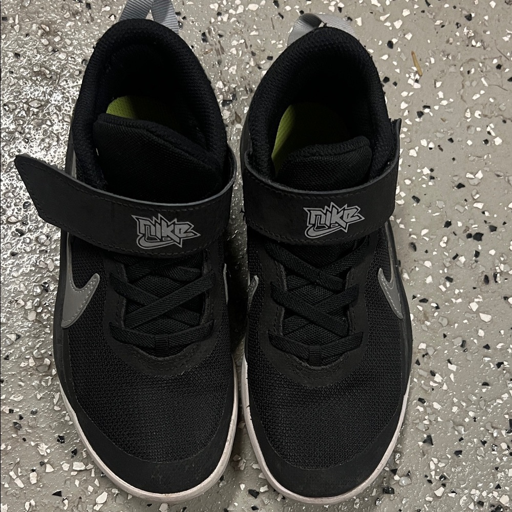 Nike Kids Hustle Black Sneakers